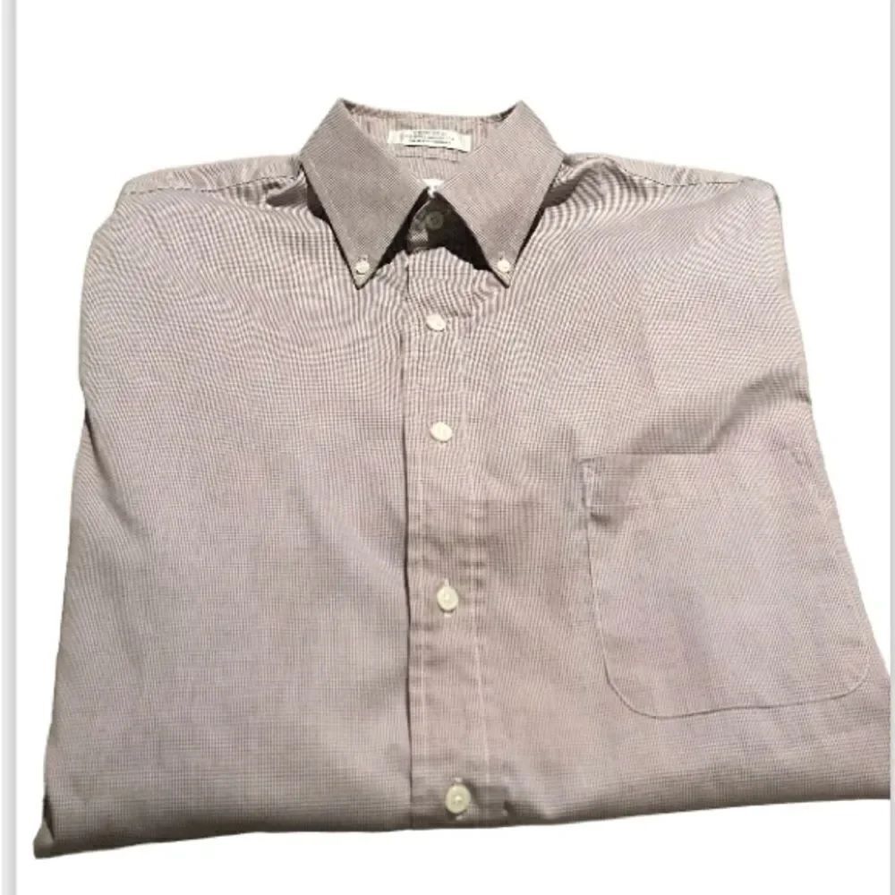Van Heusen size 16 long sleeved button down excellent condition 34/35